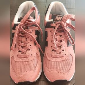 NB 574 athletic shoes